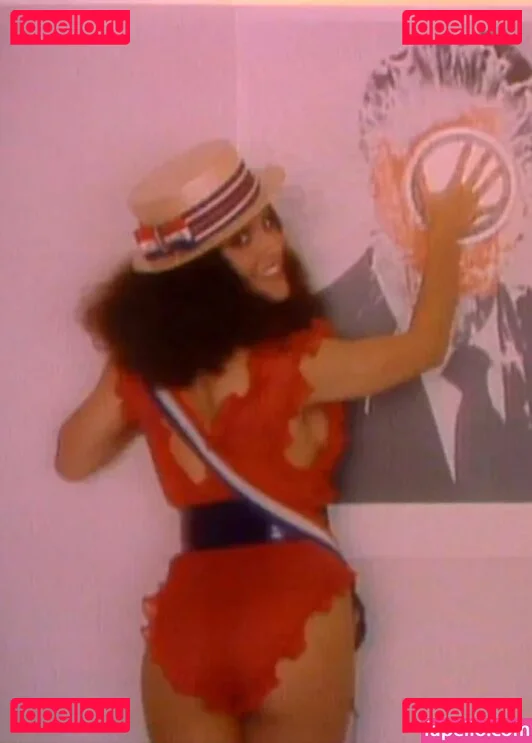 Julia Louis-Dreyfus Onlyfans Photo Gallery 