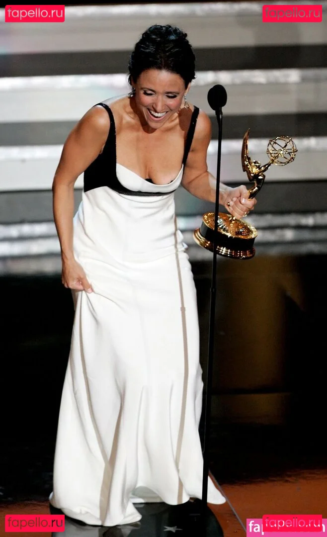 Julia Louis-Dreyfus Onlyfans Photo Gallery 