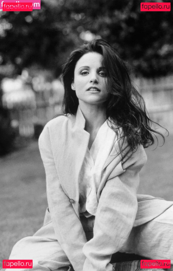 Julia Louis-Dreyfus Onlyfans Photo Gallery 