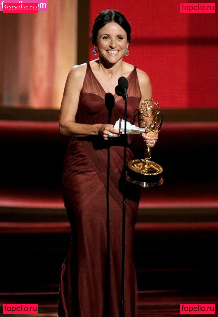 Julia Louis-Dreyfus Onlyfans Photo Gallery 
