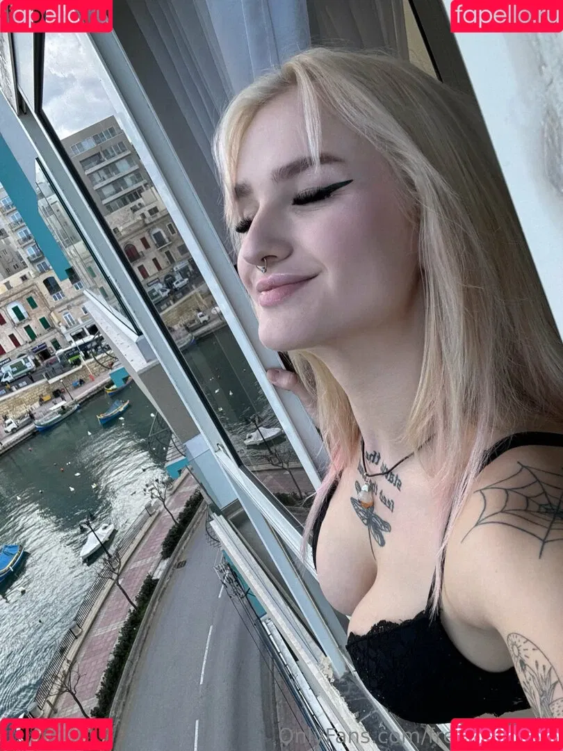freekikihelen Onlyfans Photo Gallery 