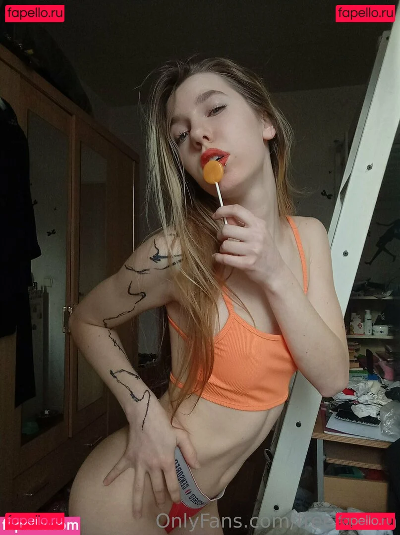 freekikihelen Onlyfans Photo Gallery 