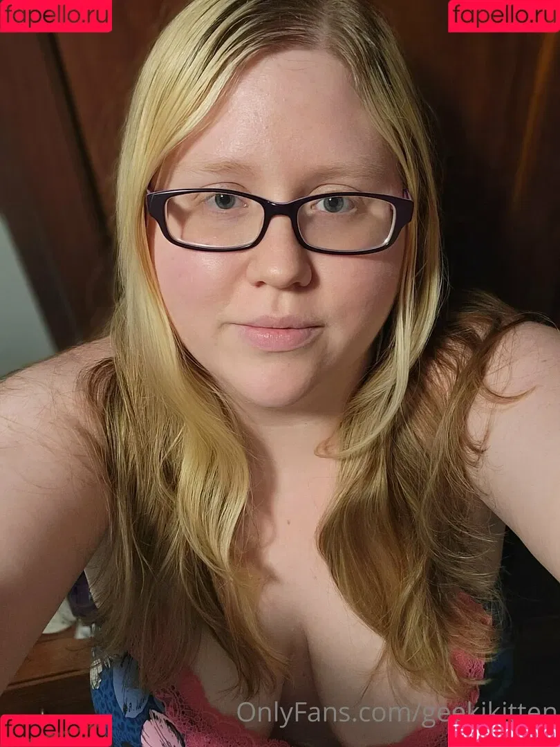geekikitten Onlyfans Photo Gallery 