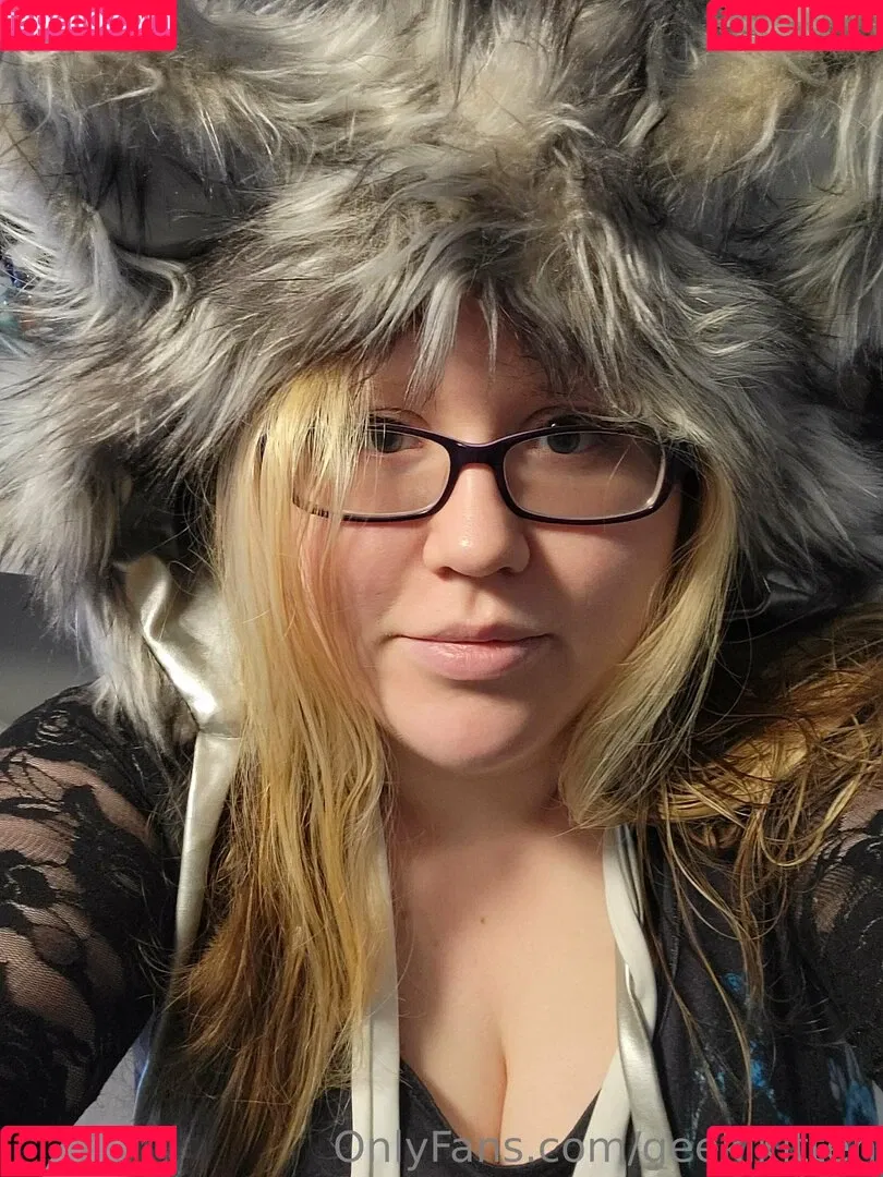 geekikitten Onlyfans Photo Gallery 