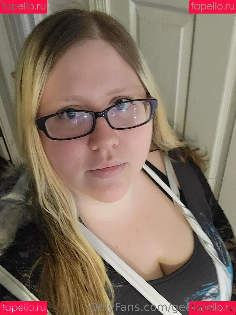 geekikitten Onlyfans Photo Gallery 