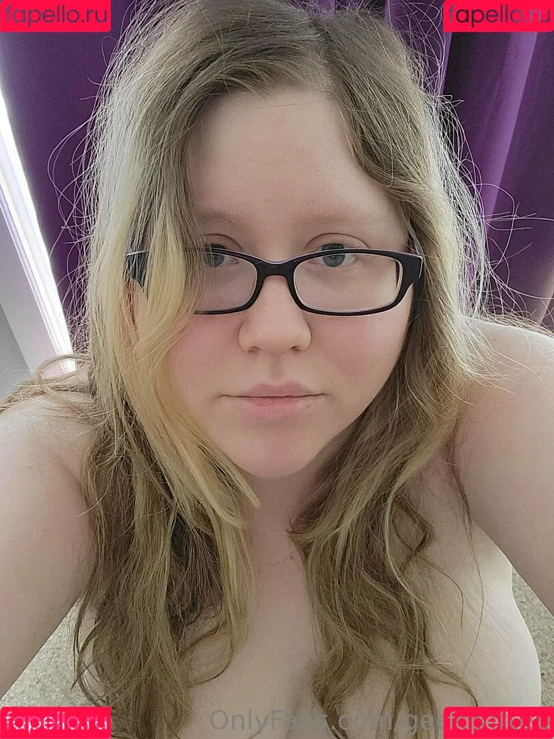 geekikitten Onlyfans Photo Gallery 