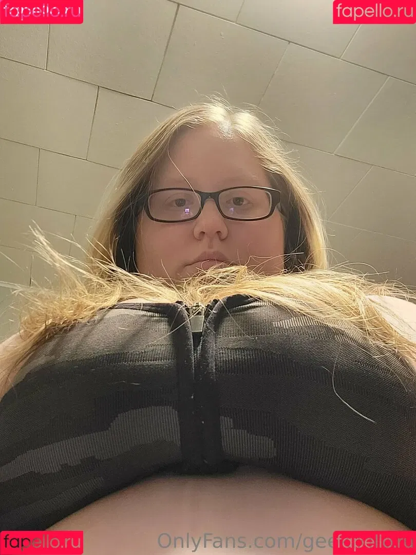 geekikitten Onlyfans Photo Gallery 