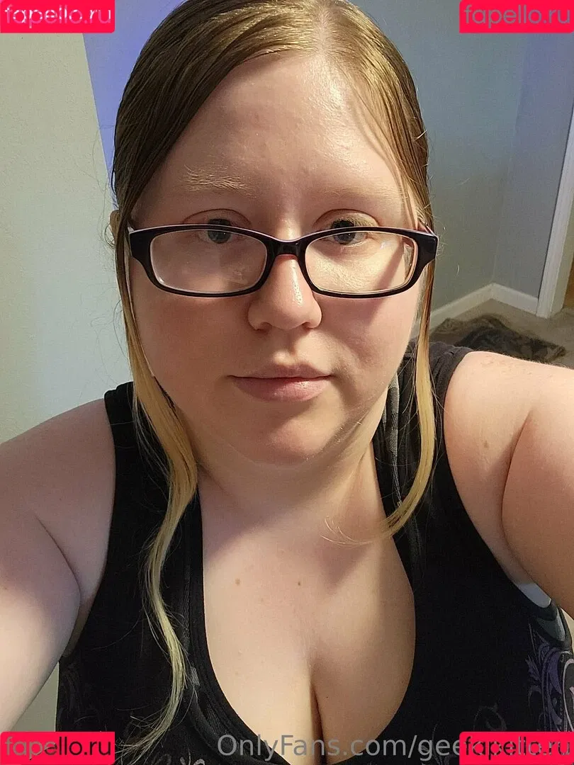 geekikitten Onlyfans Photo Gallery 