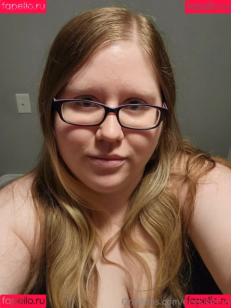 geekikitten Onlyfans Photo Gallery 