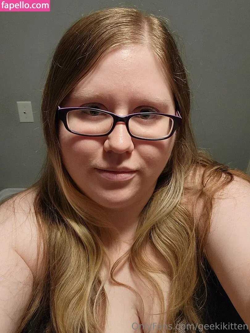 geekikitten Onlyfans Photo Gallery 
