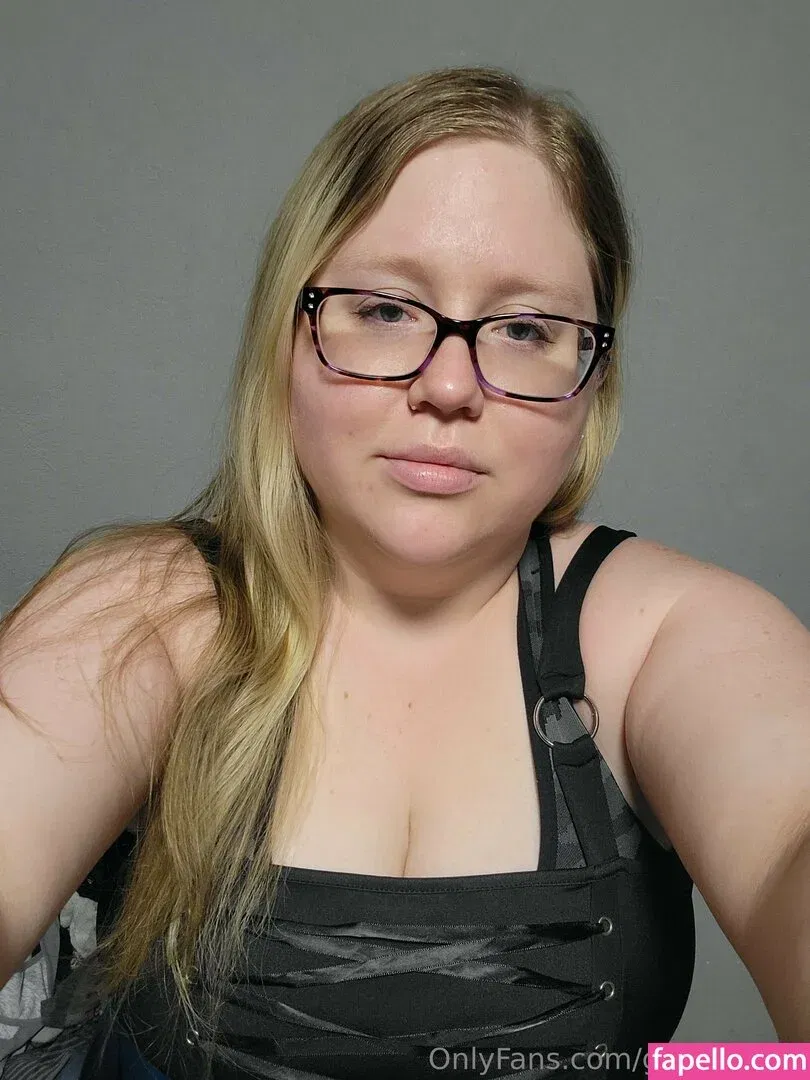 geekikitten Onlyfans Photo Gallery 