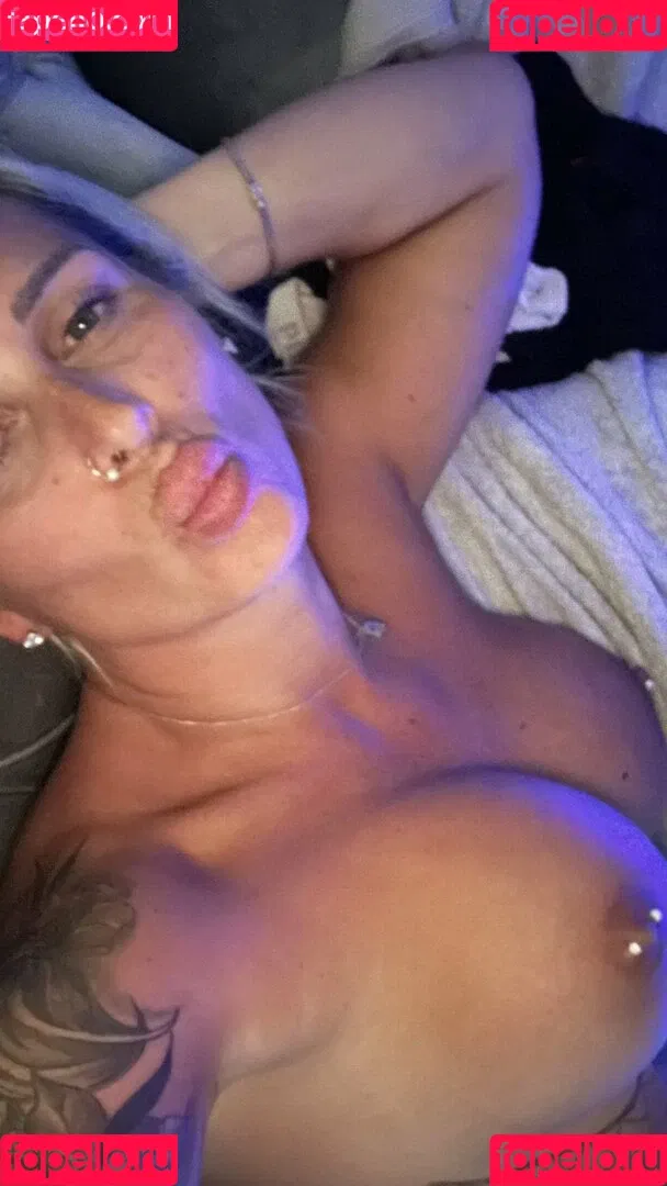 brithotwife Onlyfans Photo Gallery 