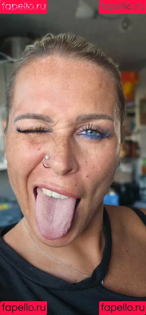 brithotwife Onlyfans Photo Gallery 