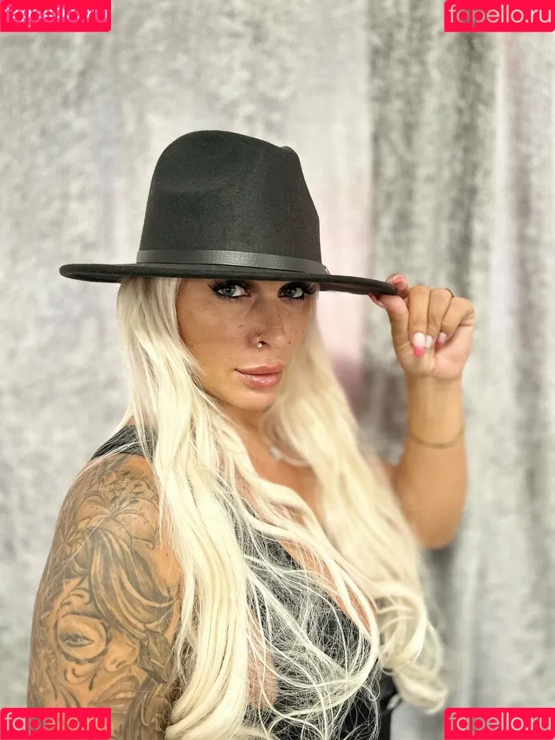 brithotwife Onlyfans Photo Gallery 
