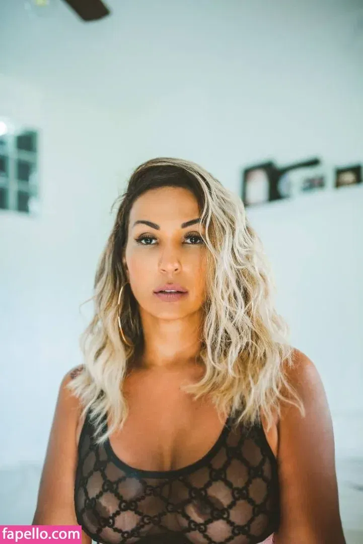 Valeska Popozuda Onlyfans Photo Gallery 