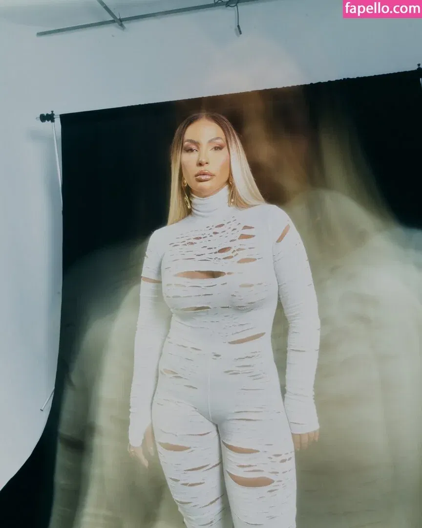 Valeska Popozuda Onlyfans Photo Gallery 