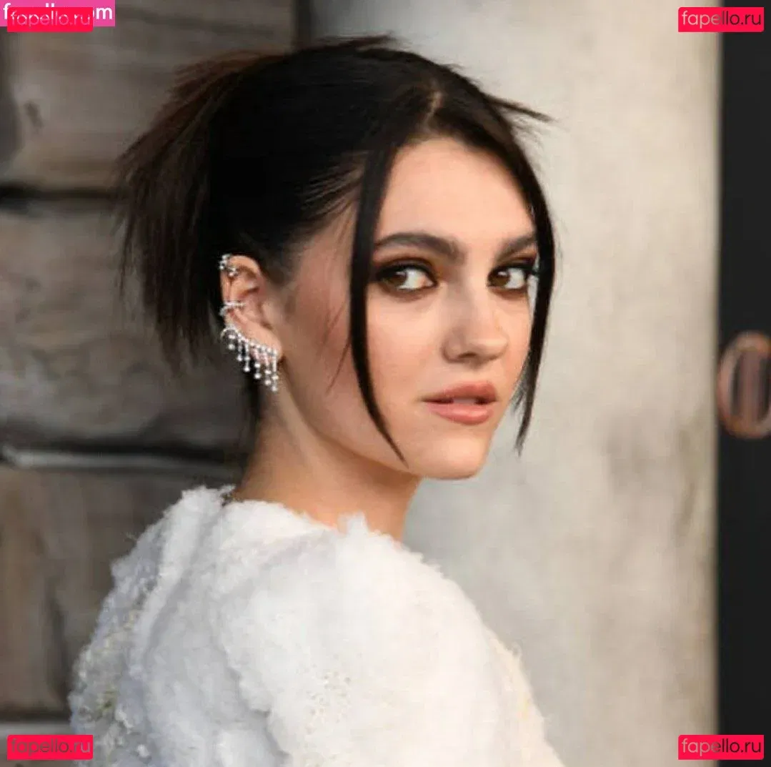 Emily Carey Onlyfans Photo Gallery 