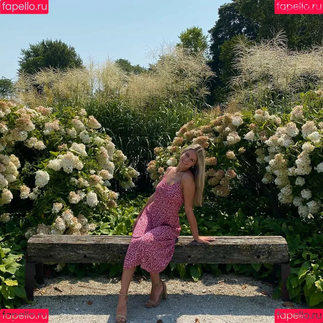 karisbechard Onlyfans Photo Gallery 