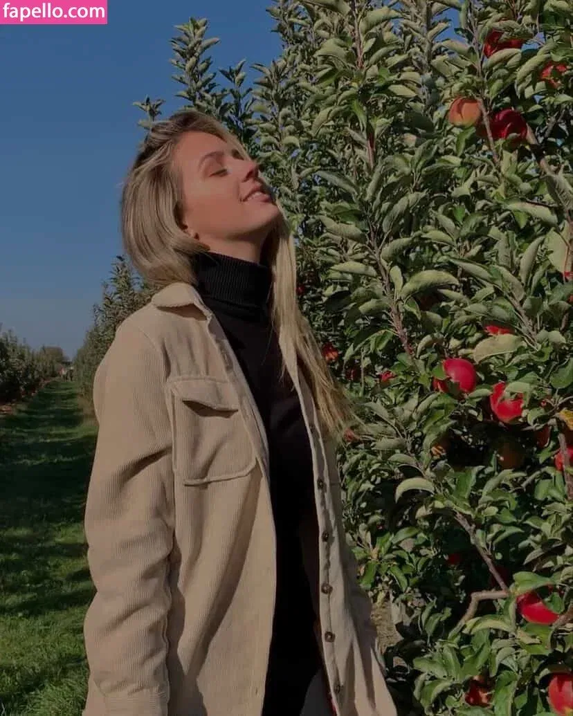 karisbechard Onlyfans Photo Gallery 