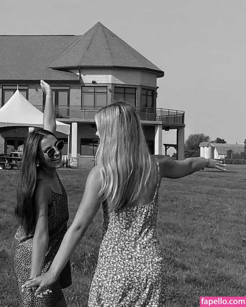 karisbechard Onlyfans Photo Gallery 