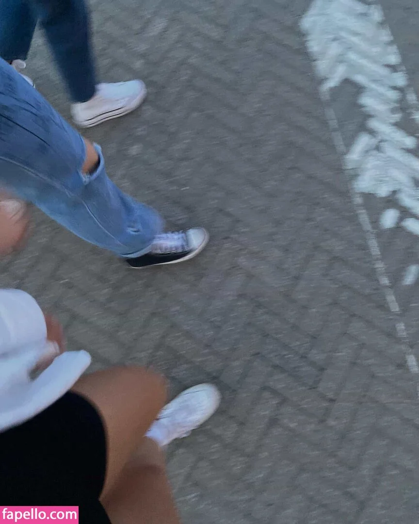 karisbechard Onlyfans Photo Gallery 