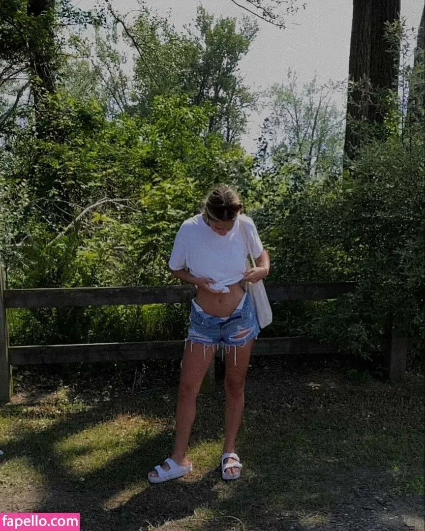 karisbechard Onlyfans Photo Gallery 