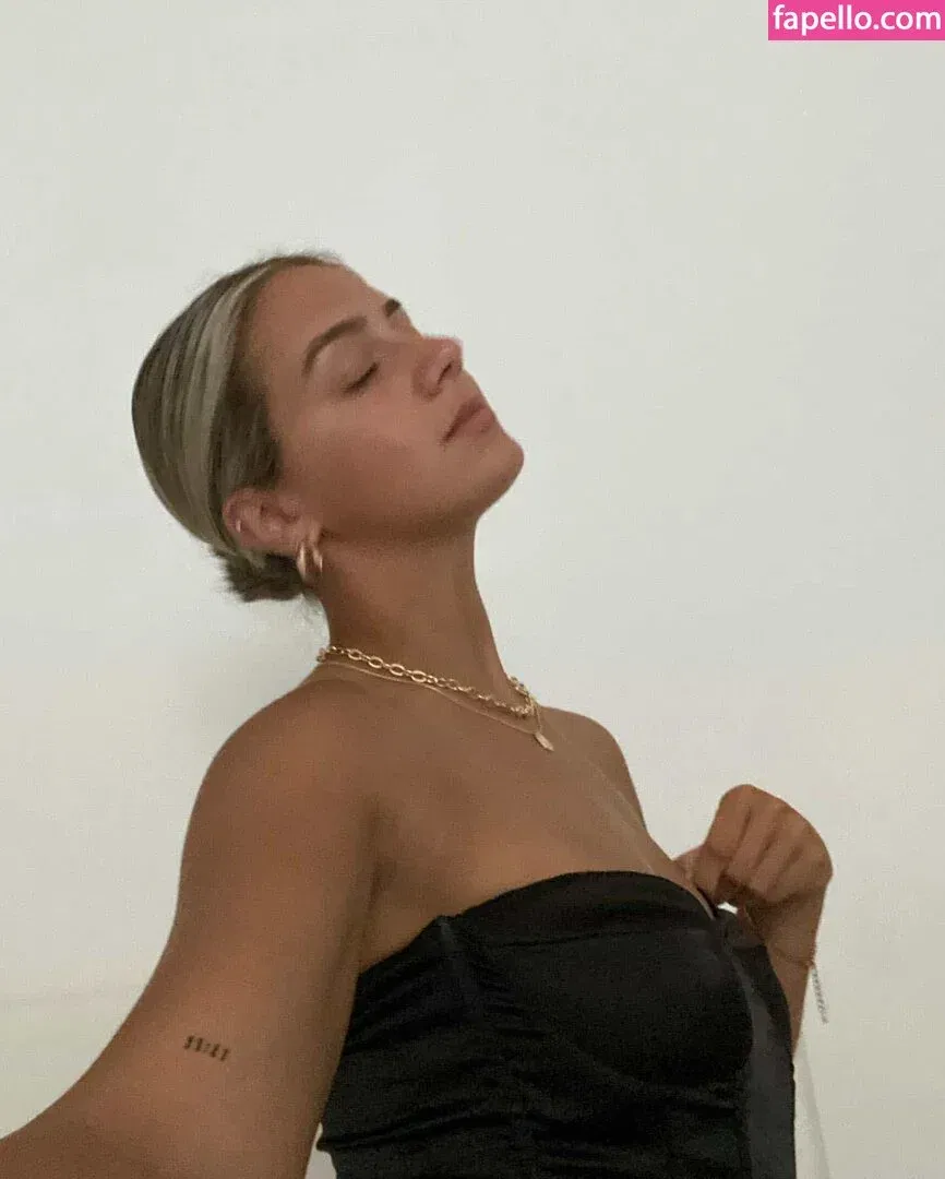 karisbechard Onlyfans Photo Gallery 