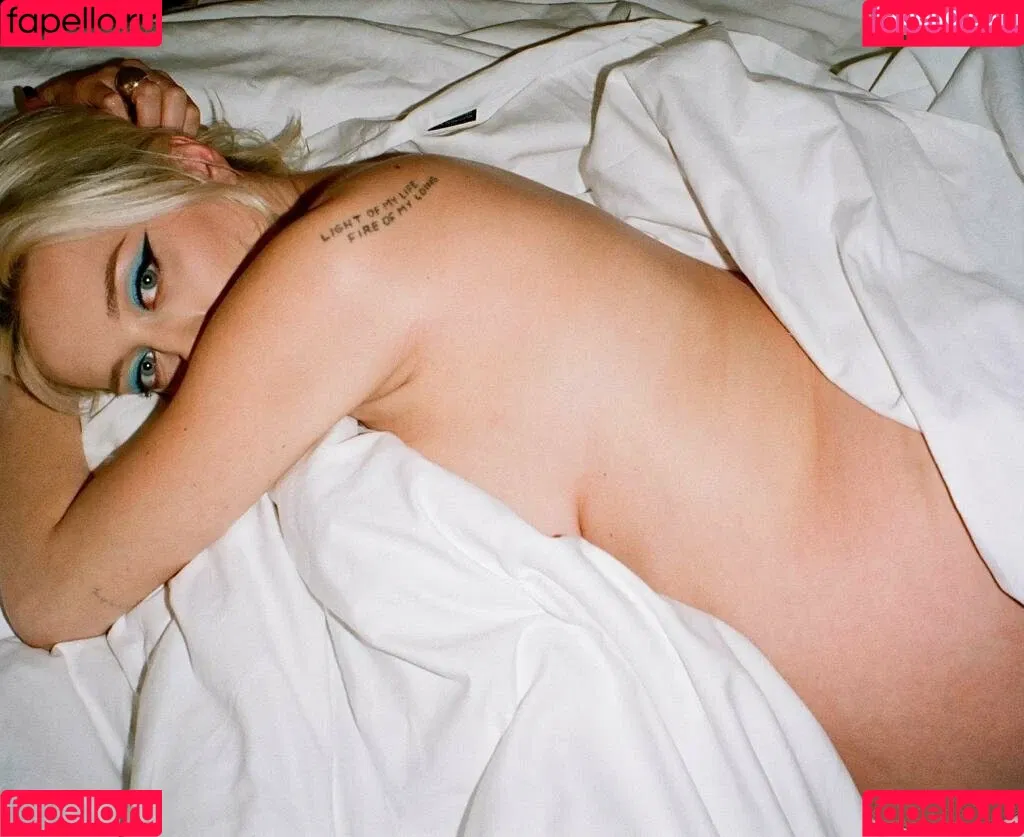 carolinevreeland Onlyfans Photo Gallery 