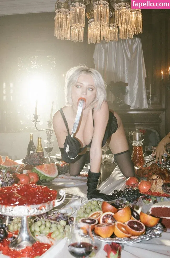 carolinevreeland Onlyfans Photo Gallery 