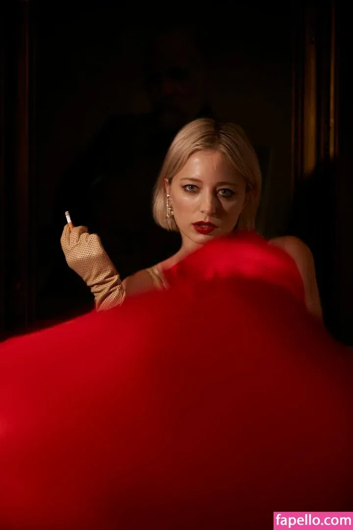 carolinevreeland Onlyfans Photo Gallery 