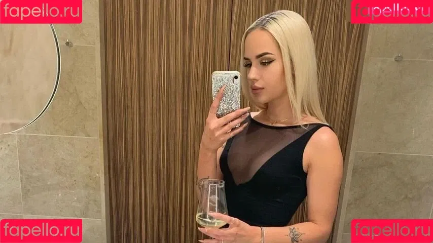 Gina Beckmann Onlyfans Photo Gallery 