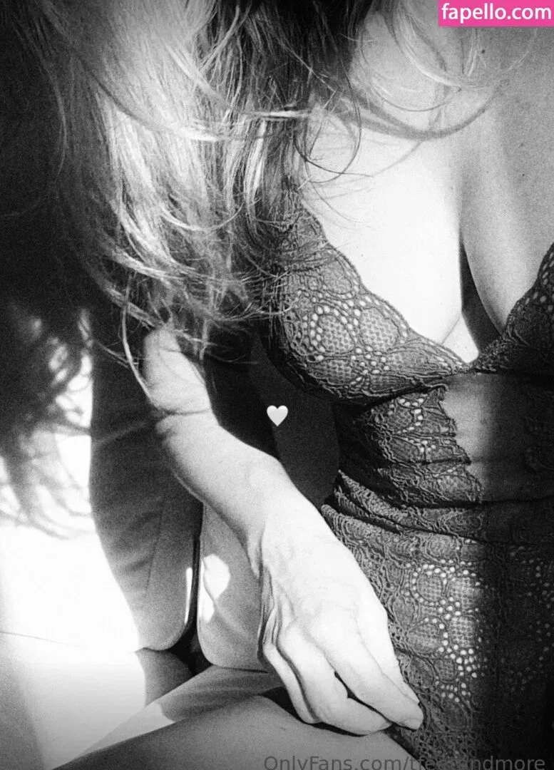 Yi Lin Onlyfans Photo Gallery 