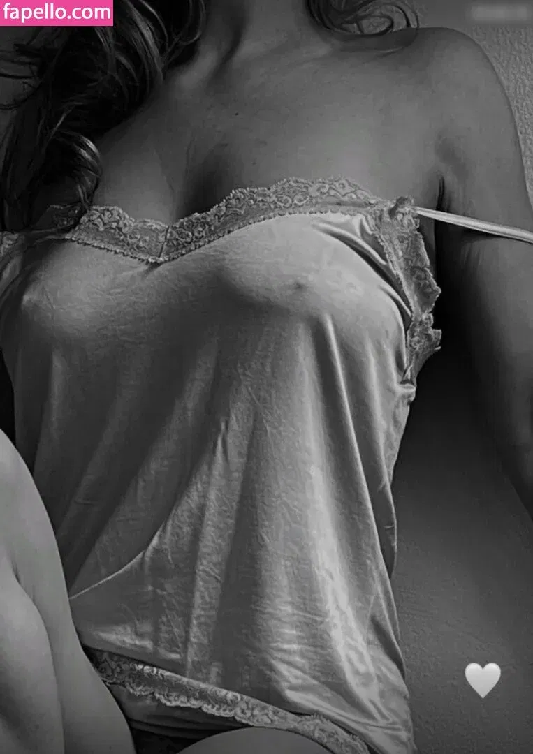 Yi Lin Onlyfans Photo Gallery 