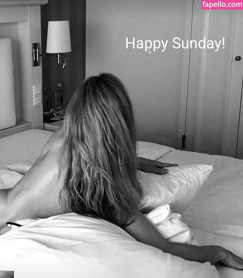 Yi Lin Onlyfans Photo Gallery 