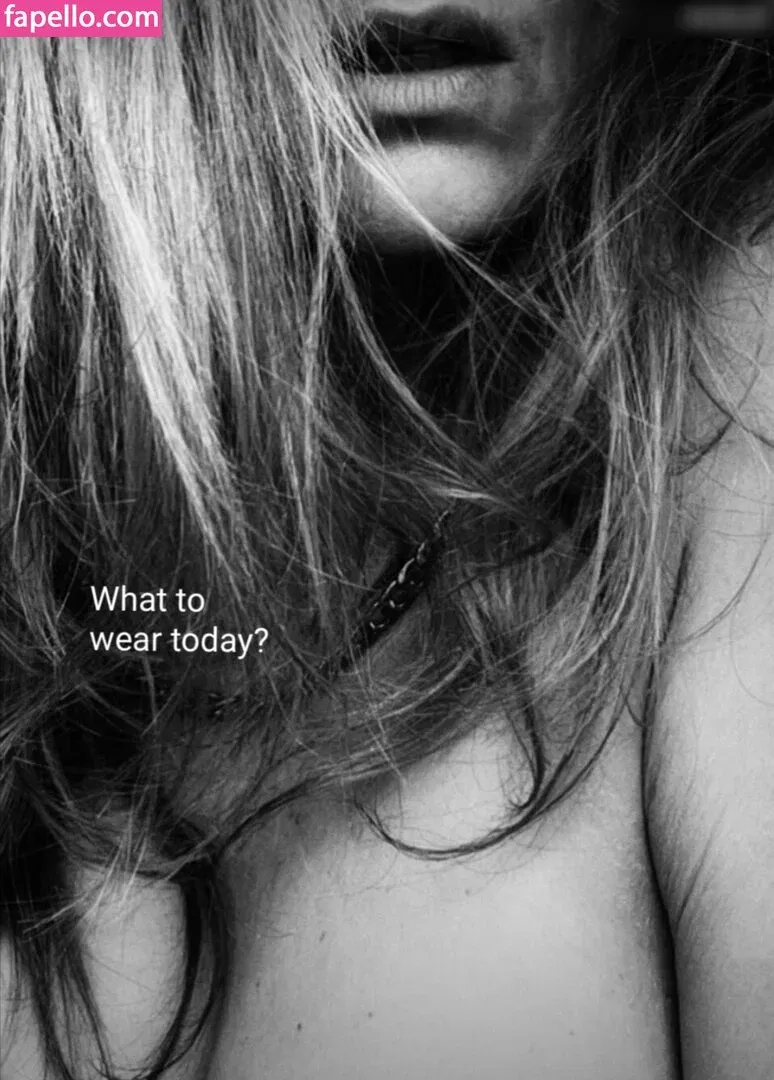 Yi Lin Onlyfans Photo Gallery 