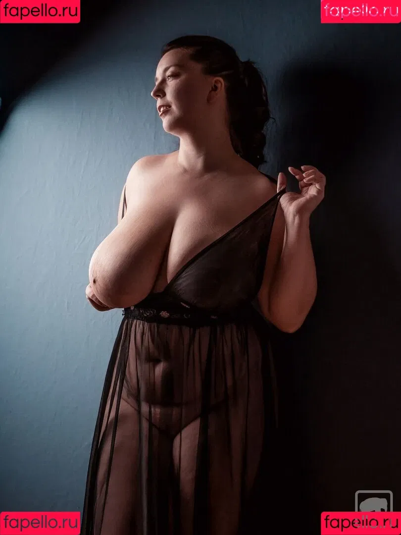 Bella Mona Onlyfans Photo Gallery 