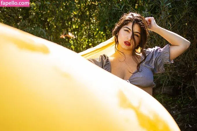 Bella Mona Onlyfans Photo Gallery 