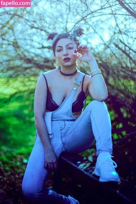 Bella Mona Onlyfans Photo Gallery 