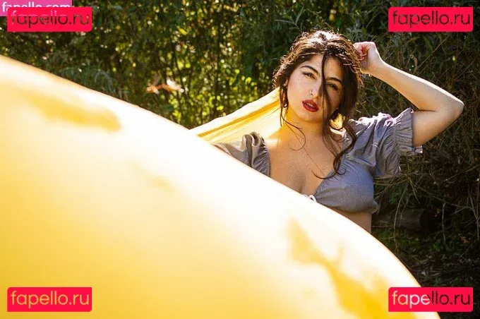 Bella Mona Onlyfans Photo Gallery 