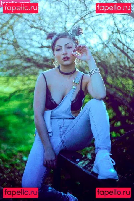 Bella Mona Onlyfans Photo Gallery 