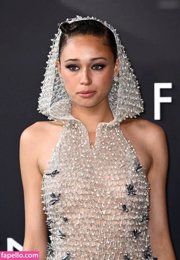 Ella-Rae Smith Onlyfans Photo Gallery 