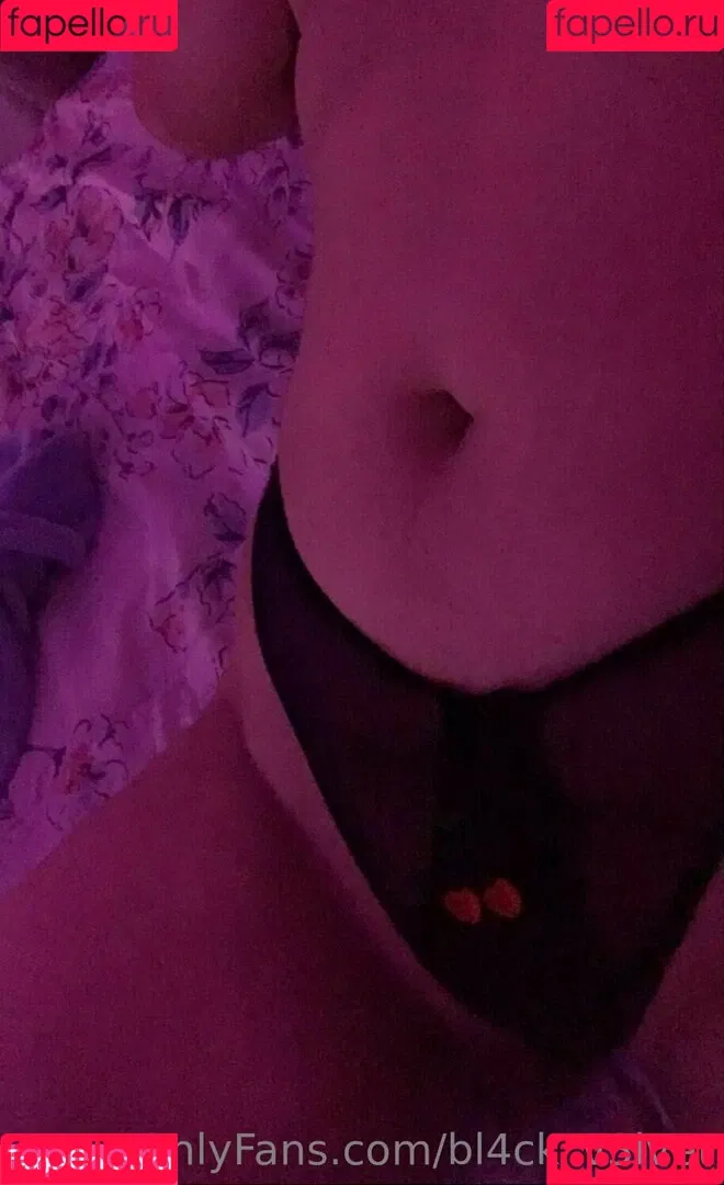 bl4ck_v3lvet Onlyfans Photo Gallery 