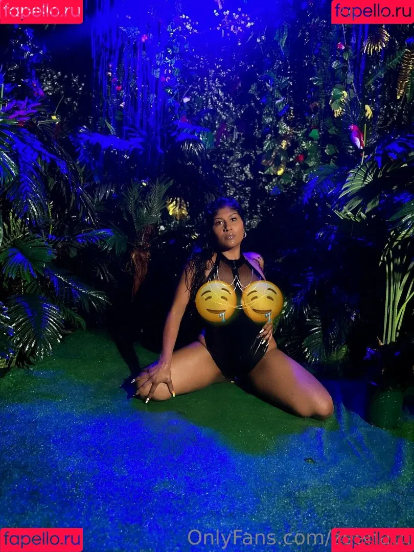 zeenath Onlyfans Photo Gallery 