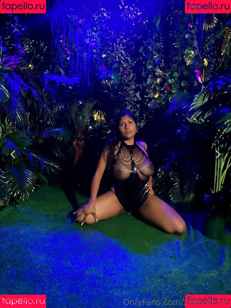 zeenath Onlyfans Photo Gallery 