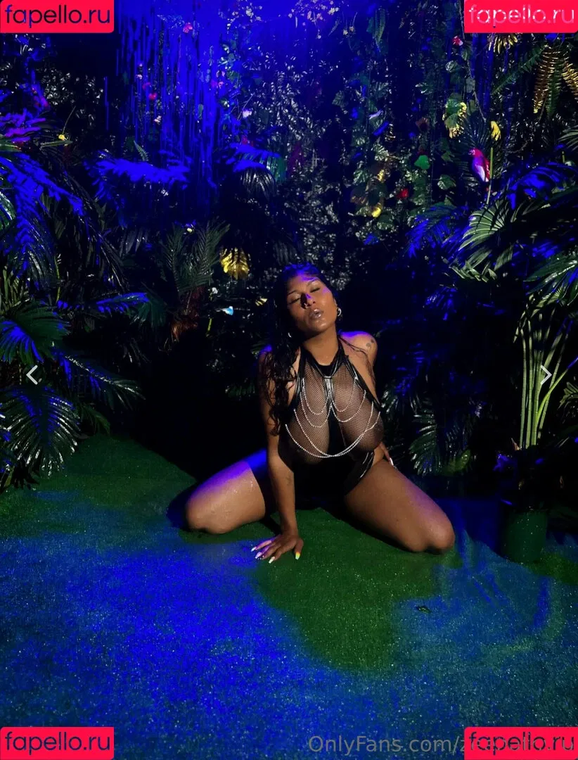zeenath Onlyfans Photo Gallery 