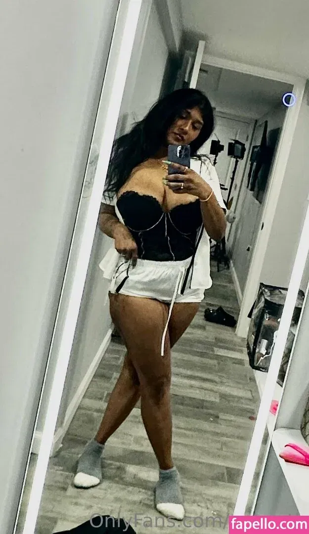 zeenath Onlyfans Photo Gallery 