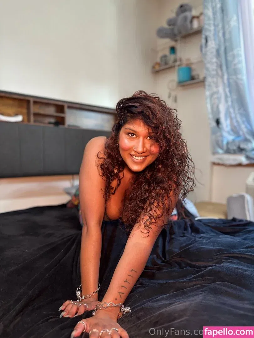 zeenath Onlyfans Photo Gallery 