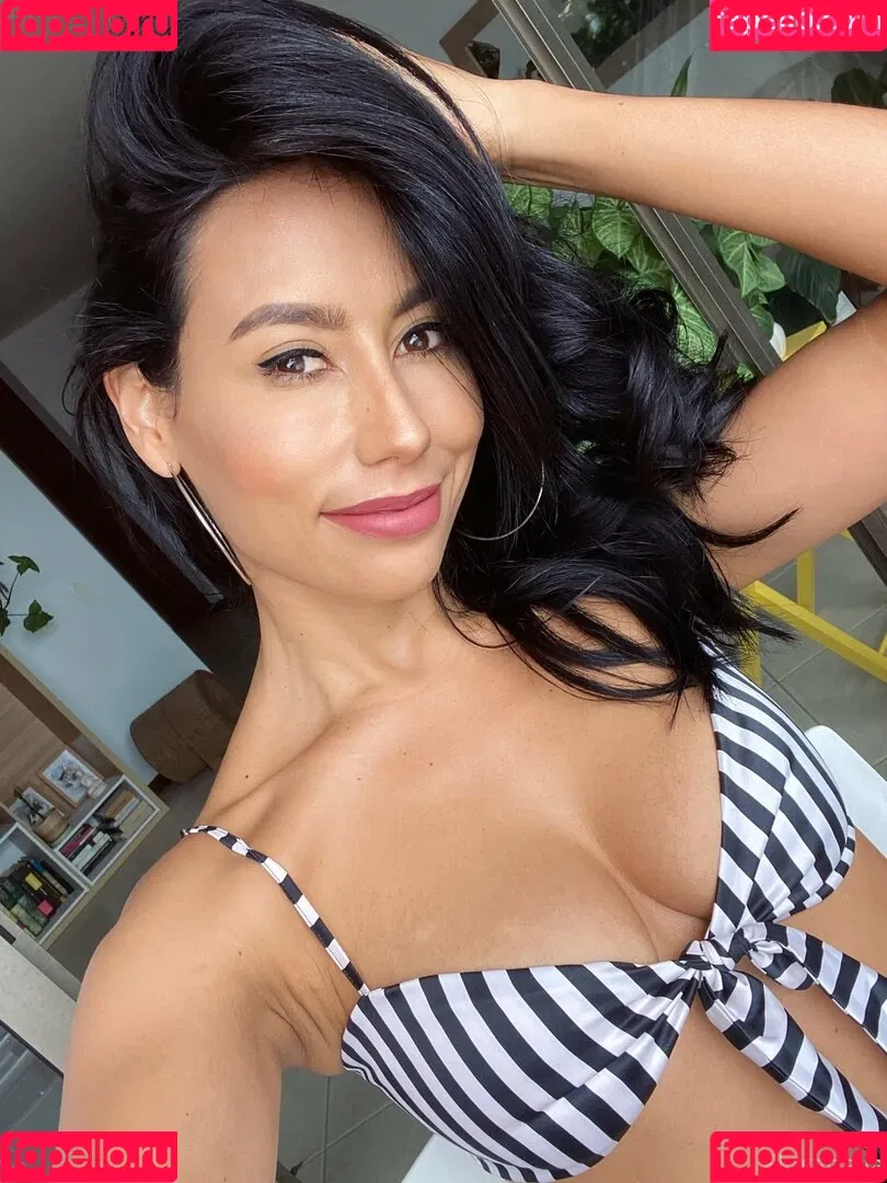 Flora Bella Onlyfans Photo Gallery 