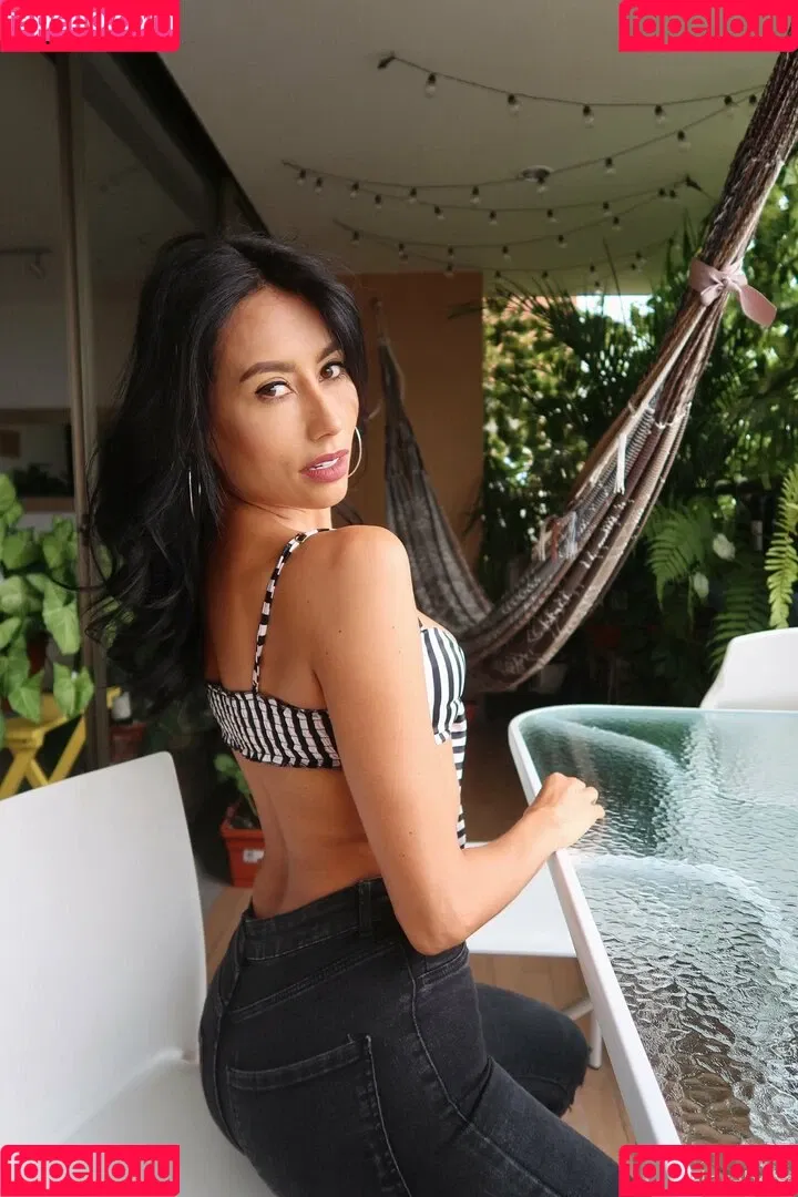 Flora Bella Onlyfans Photo Gallery 