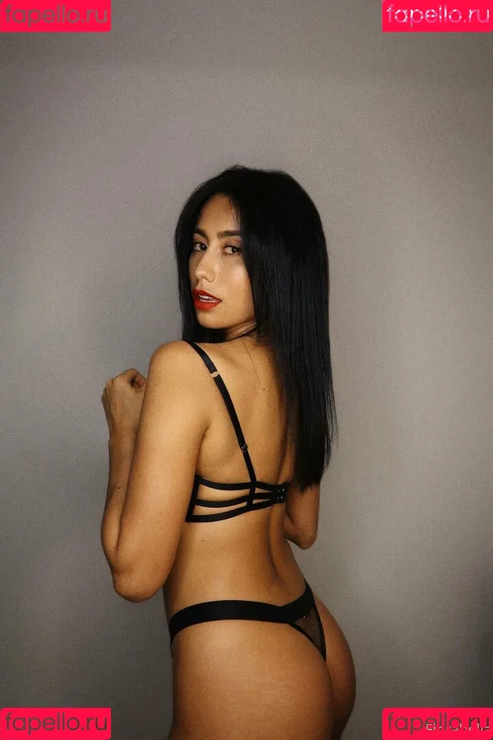 Flora Bella Onlyfans Photo Gallery 